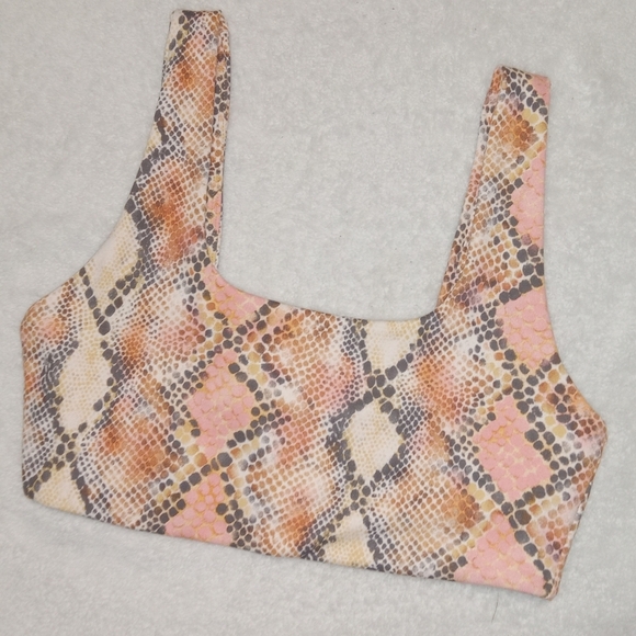 5 for $10 Gap Fit Multi-Color Snake Skin Studio Sports Bra size XS - Picture 1 of 6